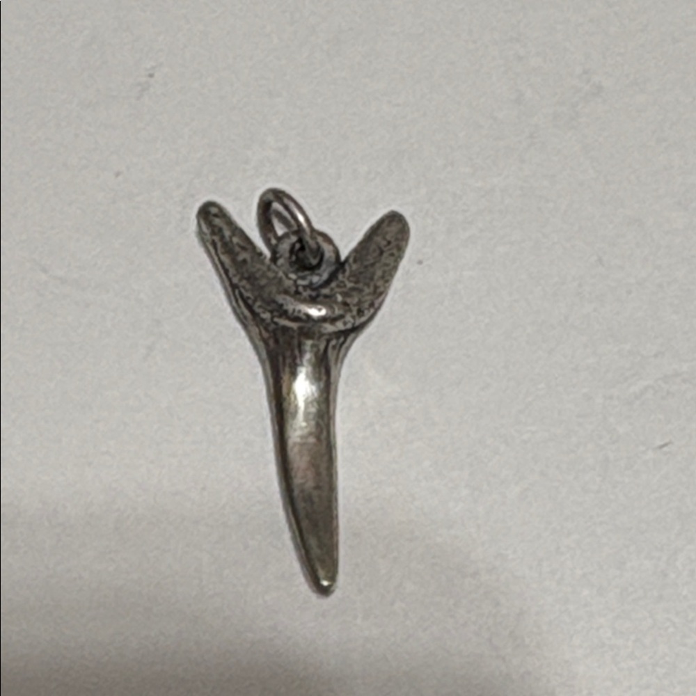 POSSOBLE James Avery(?) shark  Tooth Charm, Sterling Silver